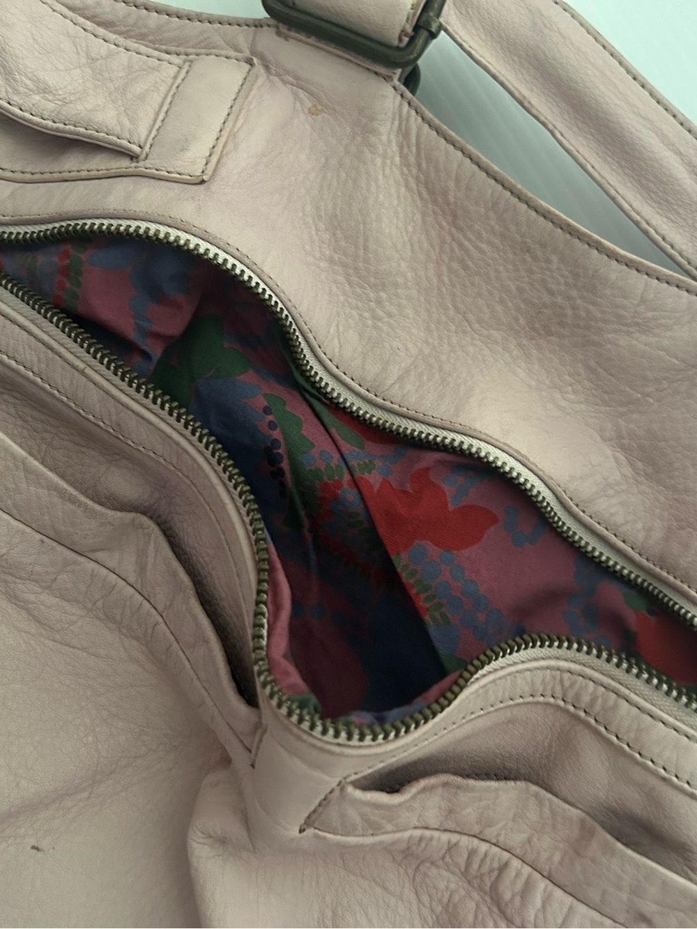 Marc Jacobs Lavender Leather Shoulder Tote - Picture 8 of 8